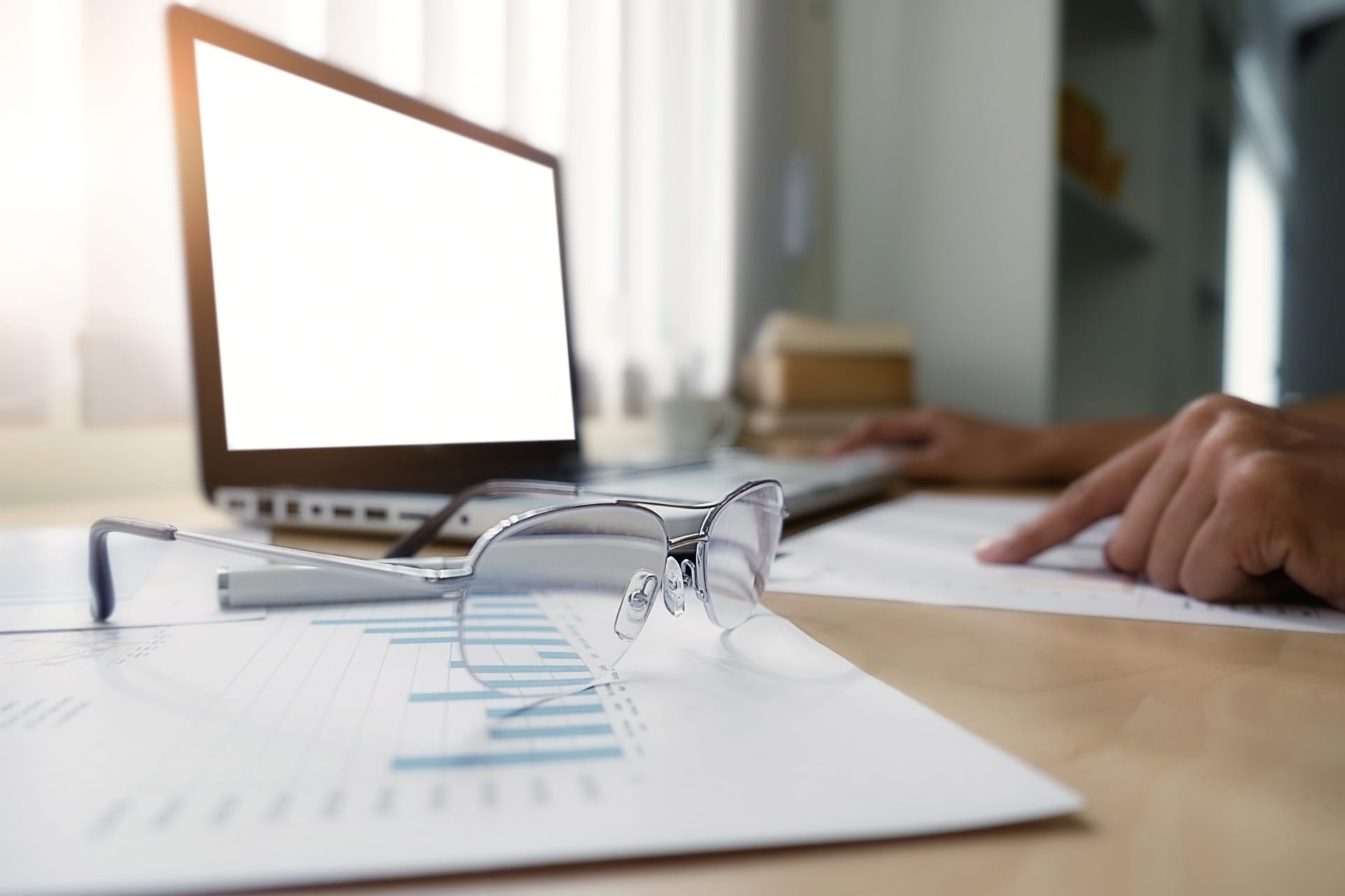 Multi-currency transaction management for international trade